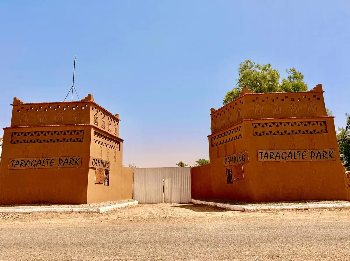 Une seconde vue de l'entrée du parc.